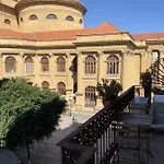 巴勒莫马西莫公寓